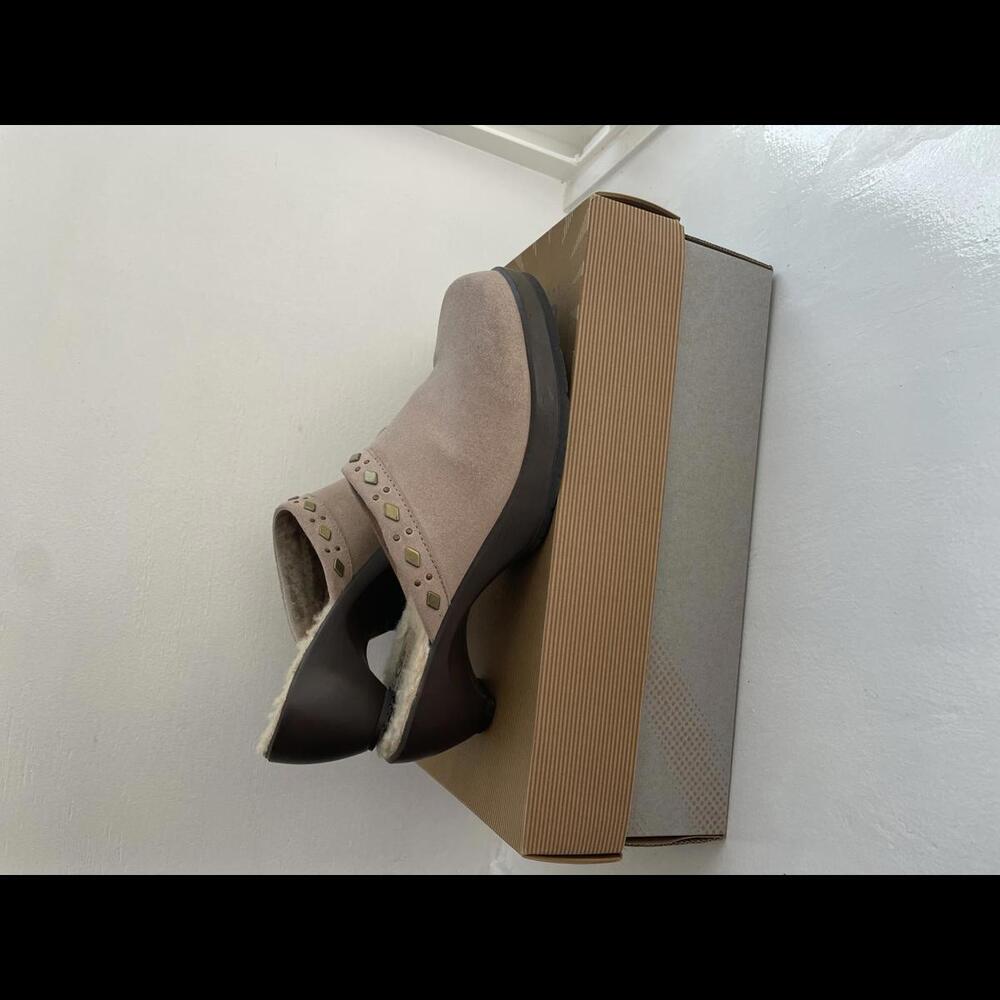 UGG Australia Shearling Suede Clogs w/ Studs Women’s 9